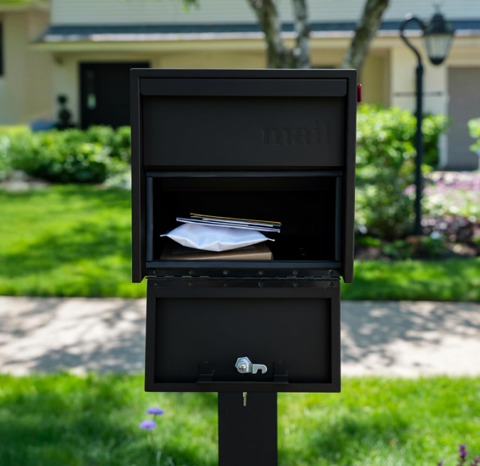 Lockable Post Mount Mailbox | Small (Black)